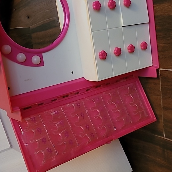 Barbie Vintage Vanity Closet - Picture 8 of 13